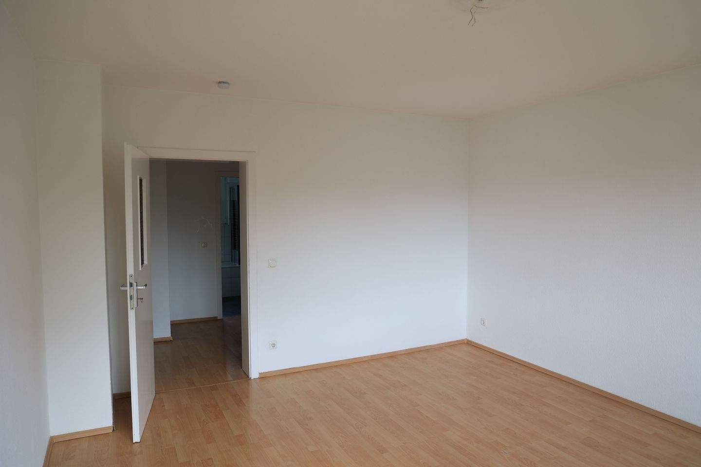 Schöne vermietete Wohnung in Wedau, 3,5-Zimmer, Balkon, gute Aufteilung, teilsaniert – Duisburg – Vorschaubild 5