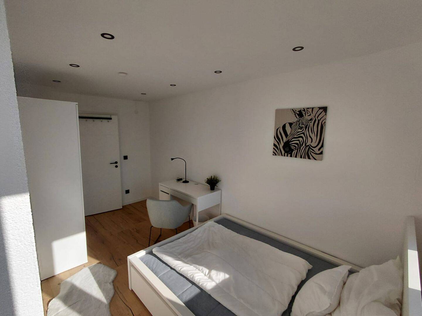 Möbliertes WG-Zimmer in moderner 4er-WG in München – München – Vorschaubild 2