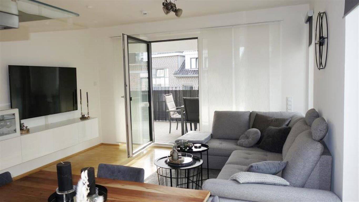 Attraktive 3 Zimmer Wohnung + Einbauküche + Fußbodenheizung + Parkett + Balkon + Aufzug + Tiefgarage – Mönchengladbach – Vorschaubild 2
