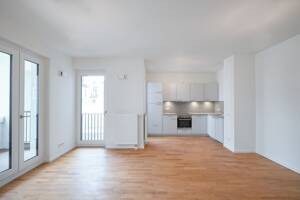Moderne 2-Zimmerwohnung mit Einbauküche und Loggia – 63067 Offenbach am Main – Vorschaubild 2