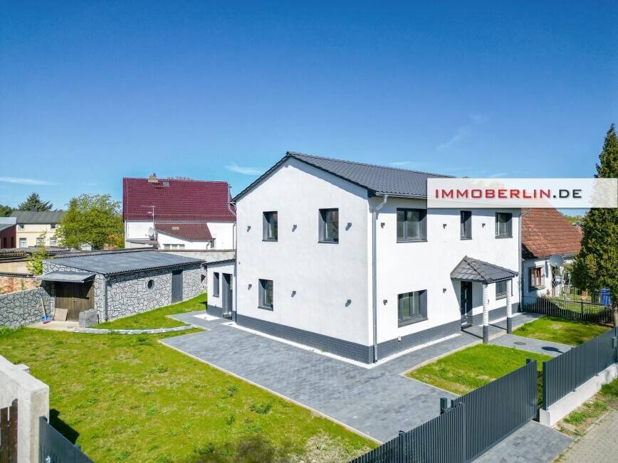 IMMOBERLIN.DE - Für den Ersteinzug nach Sanierung! Attraktives Haus mit Südgarten & Garage – Schorfheide – Vorschaubild 2