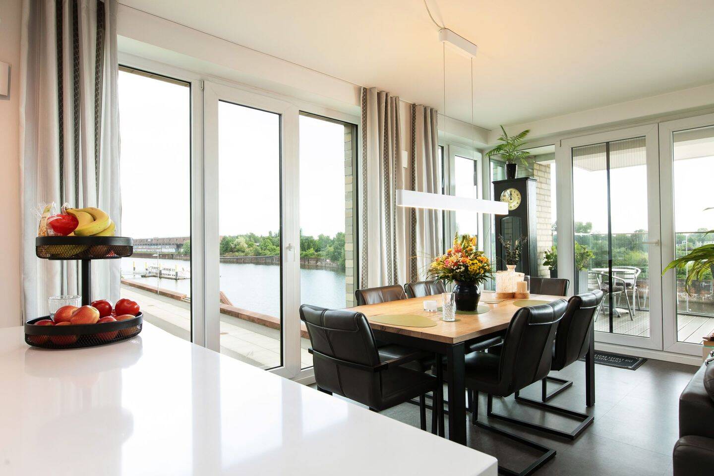 Überseestadt: Traumhafter Blick auf die Weser | Helle luxuriöse 4 Zimmerwohnung