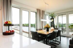 Überseestadt: Traumhafter Blick auf die Weser | Helle luxuriöse 4 Zimmerwohnung