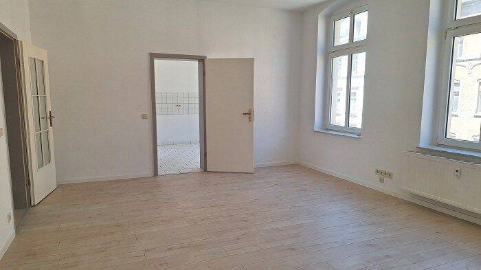 wunderbare 3 Raumwohnung mit EBK, Balkon und 2 Bäder – Chemnitz – Vorschaubild 2
