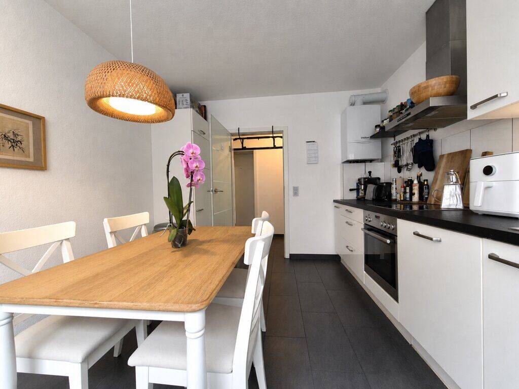 Top modernisierte, vermietete 2-Zimmer-Wohnung in bester Aachener City-Lage – Aachen – Vorschaubild 2