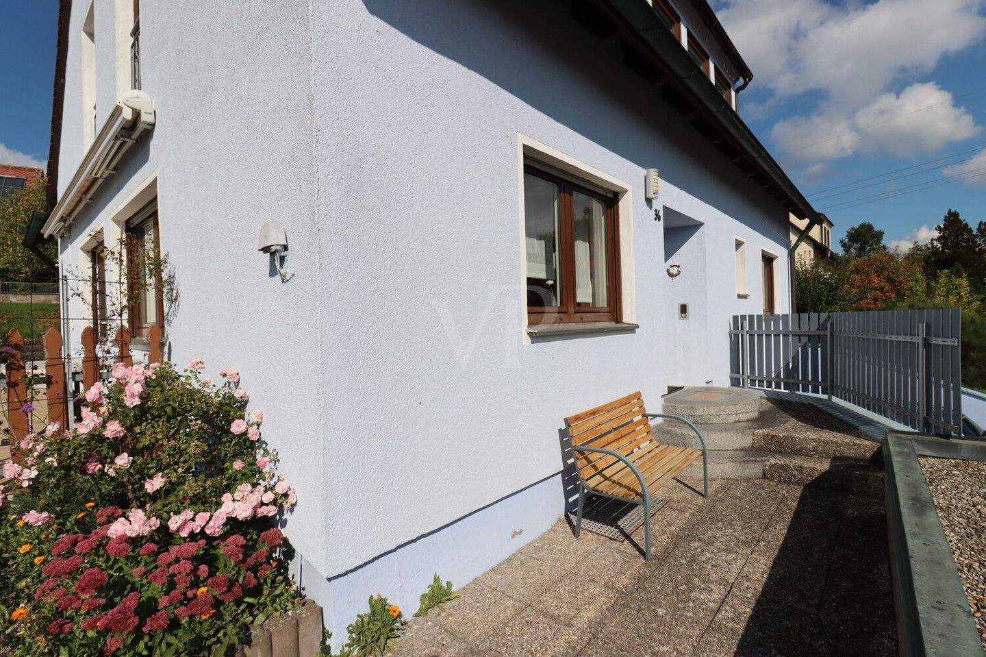 Wohnen auf dem Land - Großzügiges Zweifamilienhaus mit 2 Garagen und gepflegtem Garten – Lehrberg – Vorschaubild 8