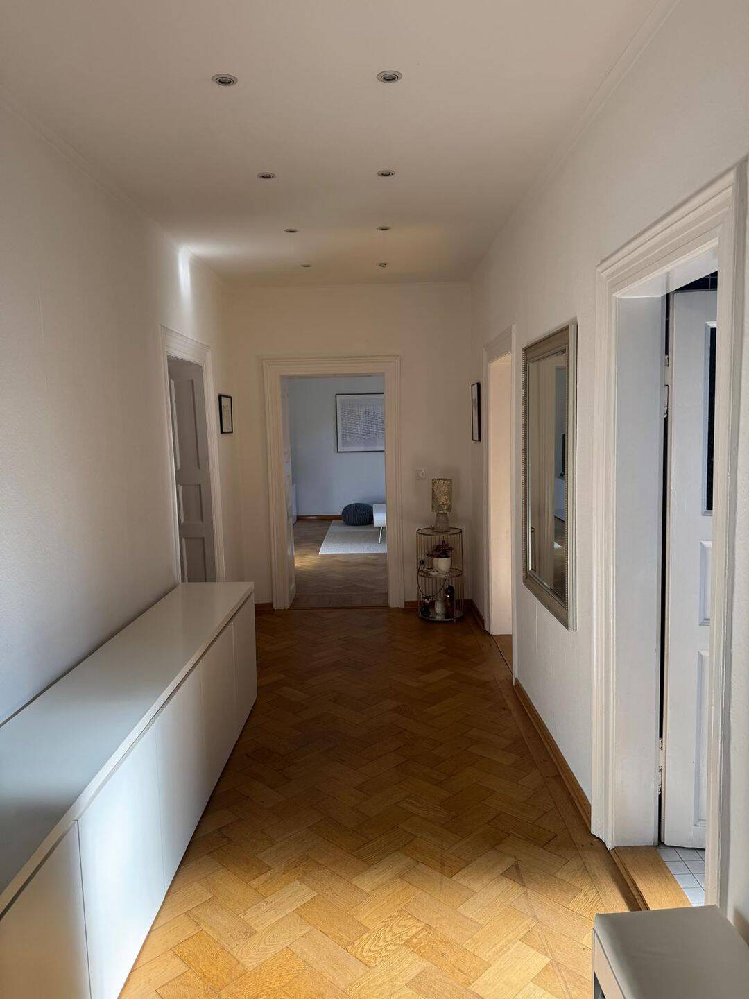 Altbauwohnung möbliert im Herzen von Schwabing (2,5 Zimmer) – München – Vorschaubild 9