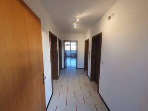 Helle 3-Zimmer-Wohnung mit zwei Balkonen, Gartenanteil und Garage in ruhiger, begehrter Lage – 85055 Ingolstadt – Vorschaubild 3