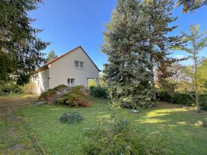 Freistehendes Einfamilienhaus mit Potenzial auf weitläufigem Grundstück inklusive Bebauungsoption für ein weiteres Haus! – 99097 Erfurt – Vorschaubild 2