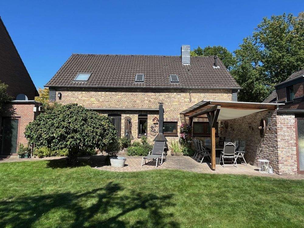Freistehendes Einfamilienhaus / Baugrundstück in TOP-Lage, Doppelgarage, plus sep. Garten-Grundstück – Meerbusch – Bild 1 von 9
