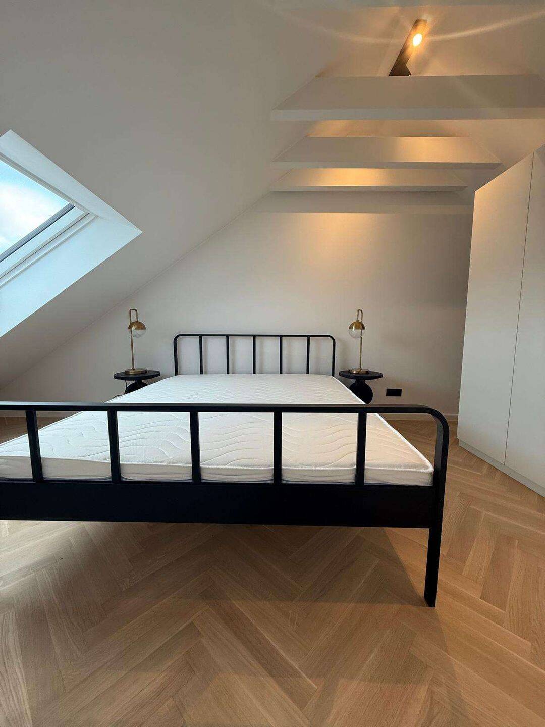 TRAUMwohnung mit hochwertiger Möblierung & Design-Küche – Stuttgart – Vorschaubild 8