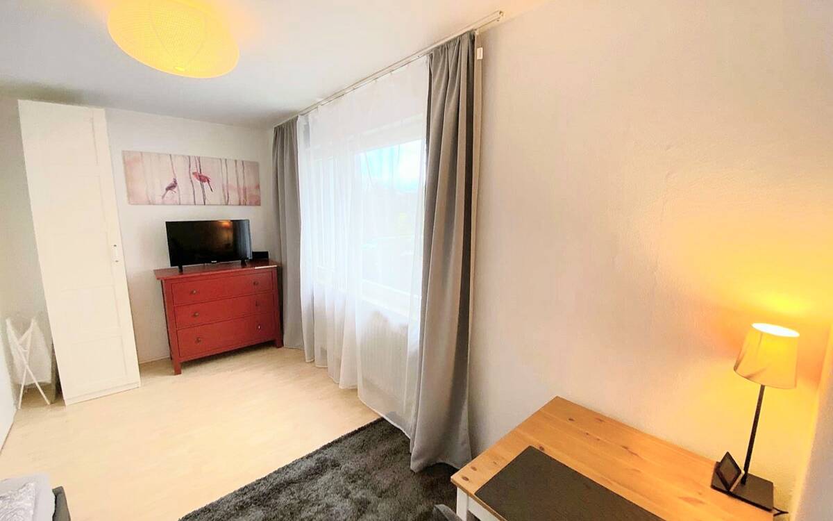 WG-Zimmer möbliert in Stuttgart Degerloch - 1 Monat Zeitwohnen – 70597 Stuttgart – Bild 1 von 7