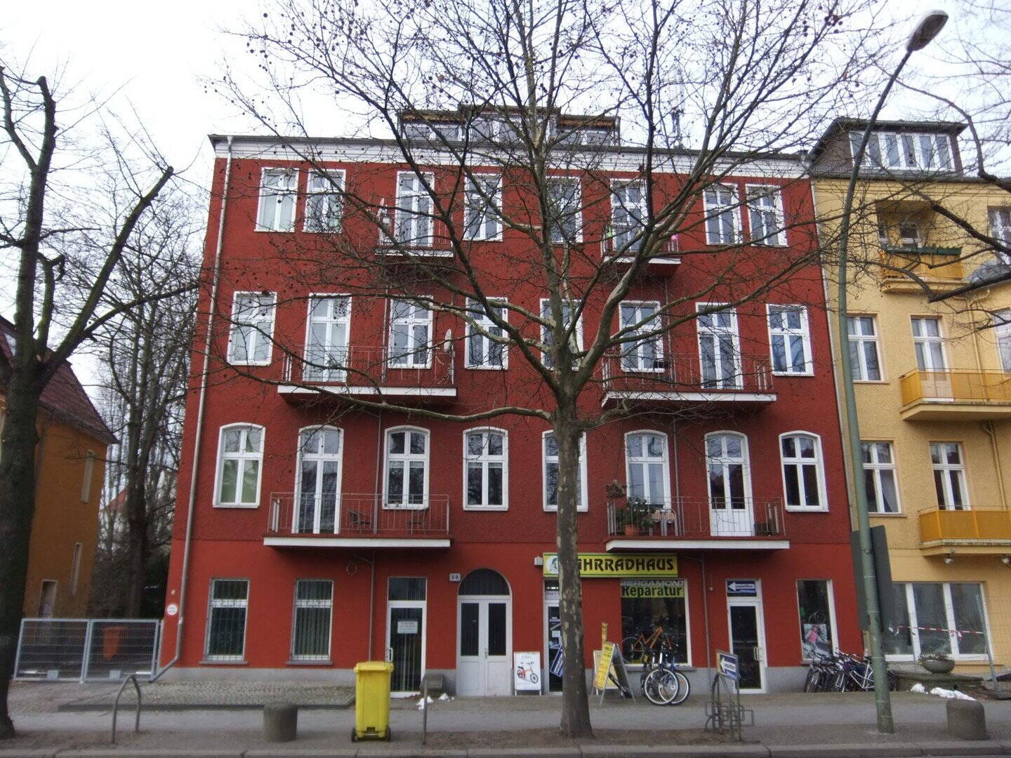 Charmante Altbauwohnung mit großzügigem Hof, Gartenidylle und gewachsener Hausgemeinschaft – Berlin – Bild 1 von 9