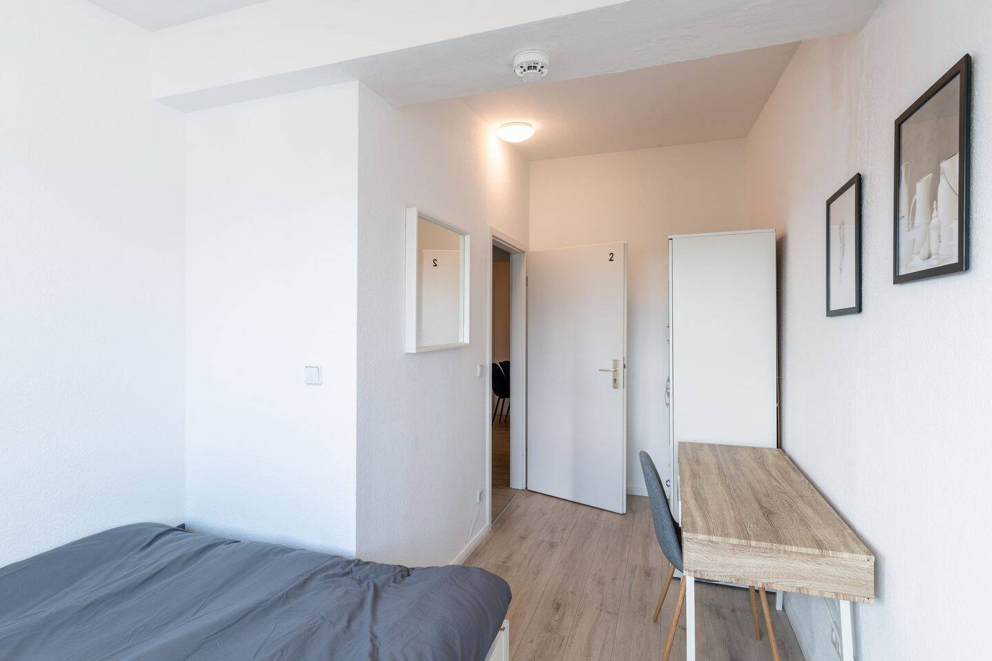 Stilvolle helle Drei-Zimmerwohnung im Altbau mit Stellplatz im Innenhof – Berlin – Vorschaubild 4