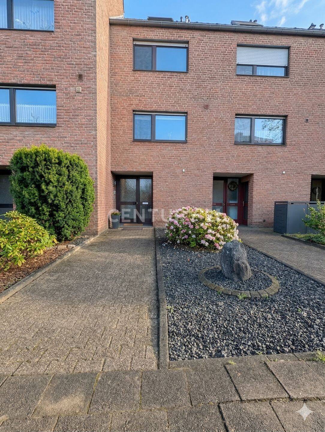 Exklusives Ambiente auf mehreren Ebenen: Modernisiertes Massivhaus mit mediterranem Flair – Mönchengladbach – Vorschaubild 2