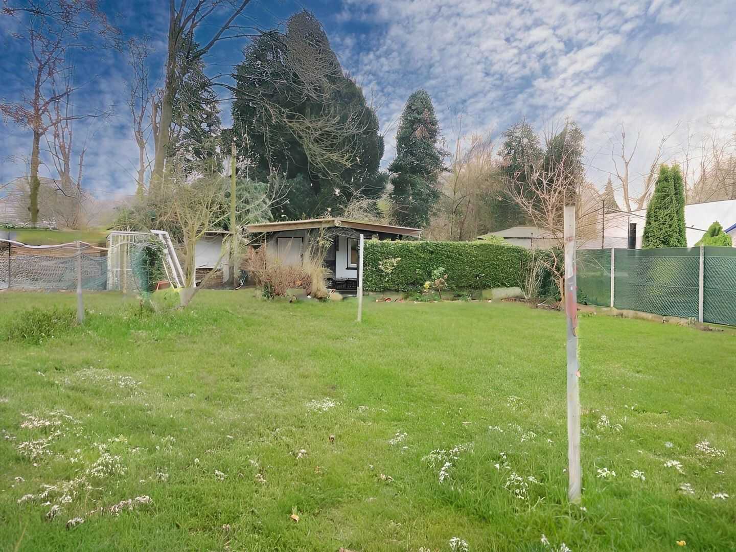 Teilsaniertes Mehrfamilienhaus mit guter Anbindung in zentraler Lage – Essen – Bild 1 von 8