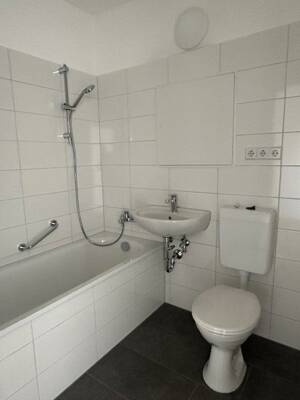 Die gefällt mir: interessante 3-Zimmer-Wohnung (WBS) – 1279 Dresden – Vorschaubild 3