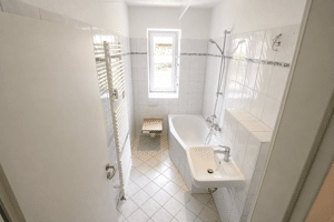 Lichtdurchflutete 3-Zimmer Wohnung in der Curiesiedlung mit Tiefgarage und Gartenblick – 39124 Magdeburg – Vorschaubild 2