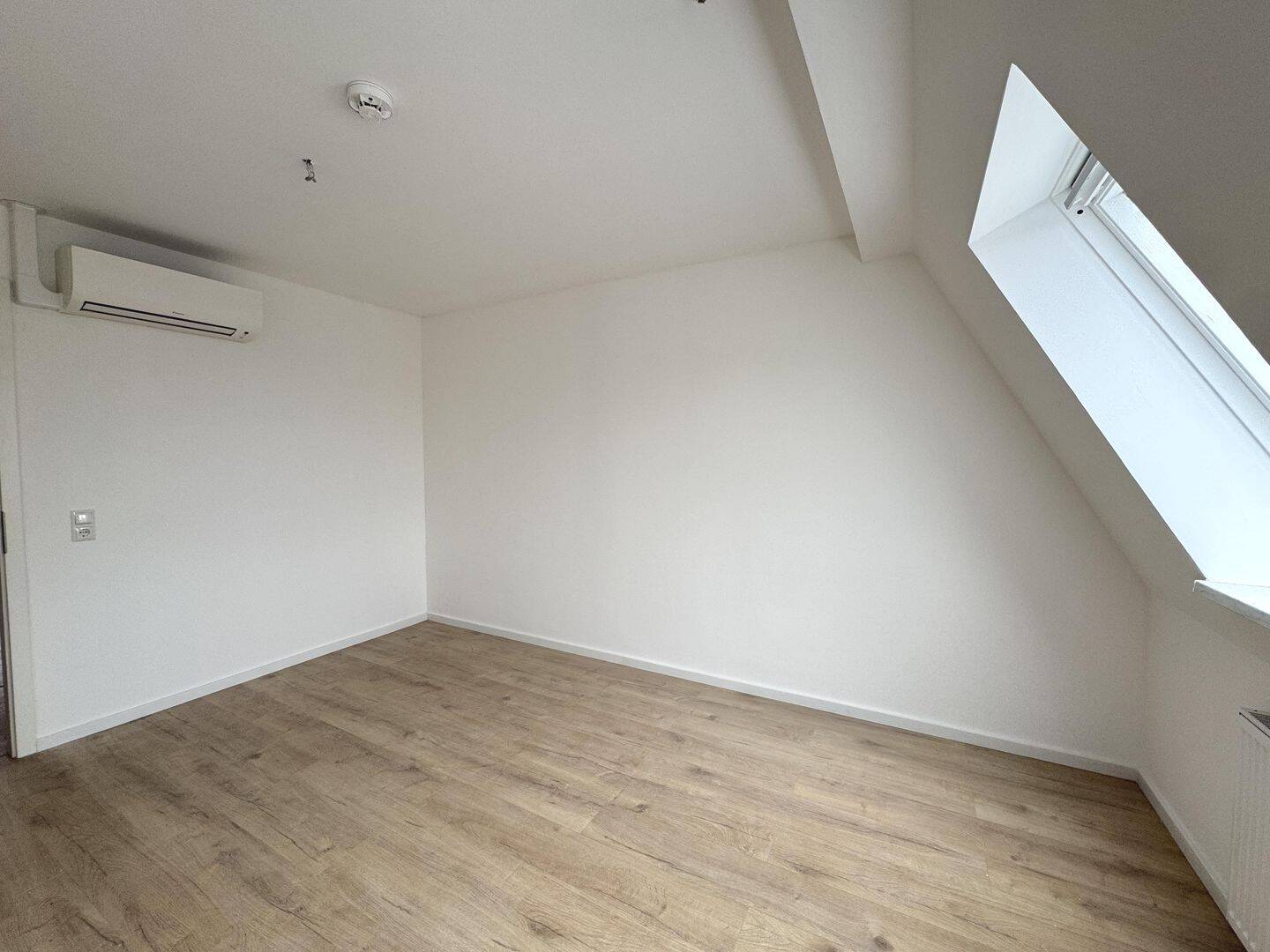 Großzügige Altbauwohnung mit Klimaanlage & Fußbodenheizung – Magdeburg – Vorschaubild 7