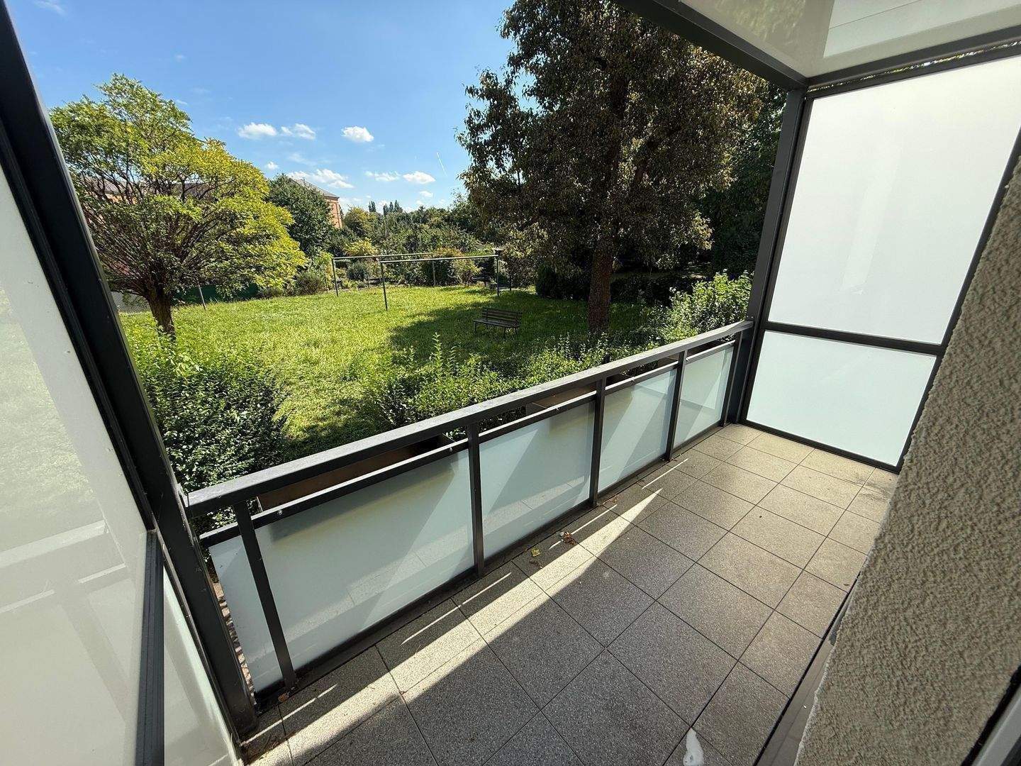 Schöne 2 - Raumwohnung mit Balkon & Erstbezug