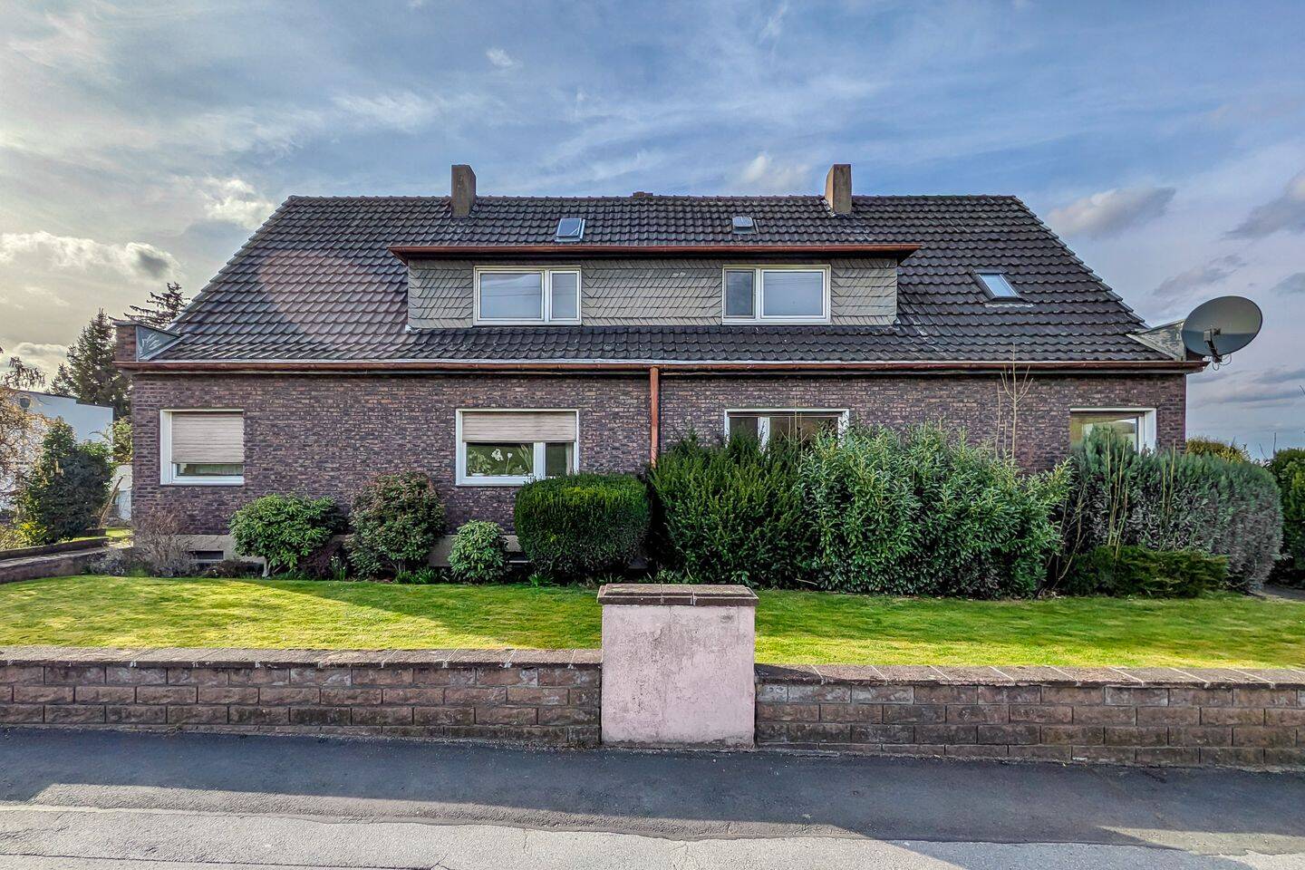 Doppelhaus - 2 Grundstücke - 4 Einheiten - 4 Garagen - Garten – Bochum – Vorschaubild 2
