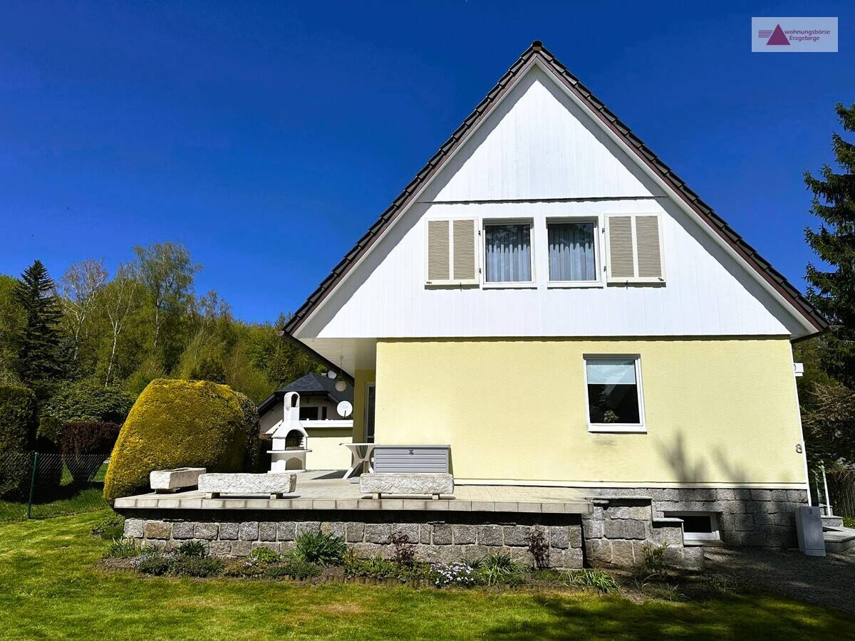 Idyllisch gelegenes Einfamilienhaus am Waldrand von Chemnitz-Rabenstein: 892 m² Grundstück & Garage