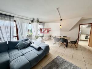 Ruhig und grün wohnen: Gepflegte 3-Zimmer-Dachgeschosswohnung mit Duplex-Stellplatz – 90766 Fürth – Vorschaubild 2