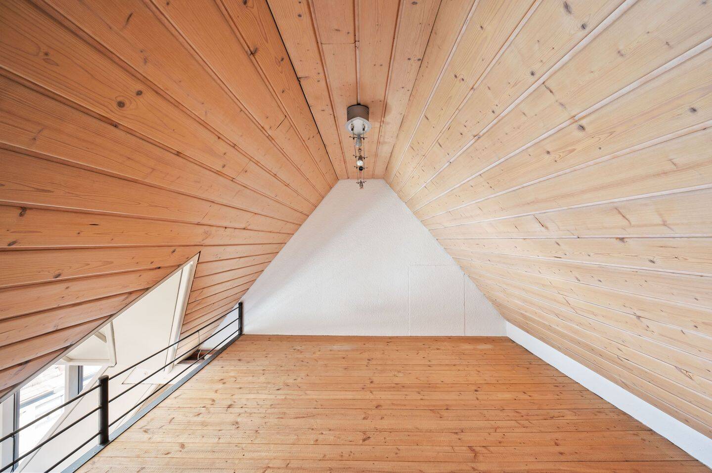 Exklusive 1,5-Zimmer-Dachgeschosswohnung mit Empore, Tiefgaragenstellplatz & Vollmöblierung in Top-Lage von Heilbronn – Heilbronn – Vorschaubild 5