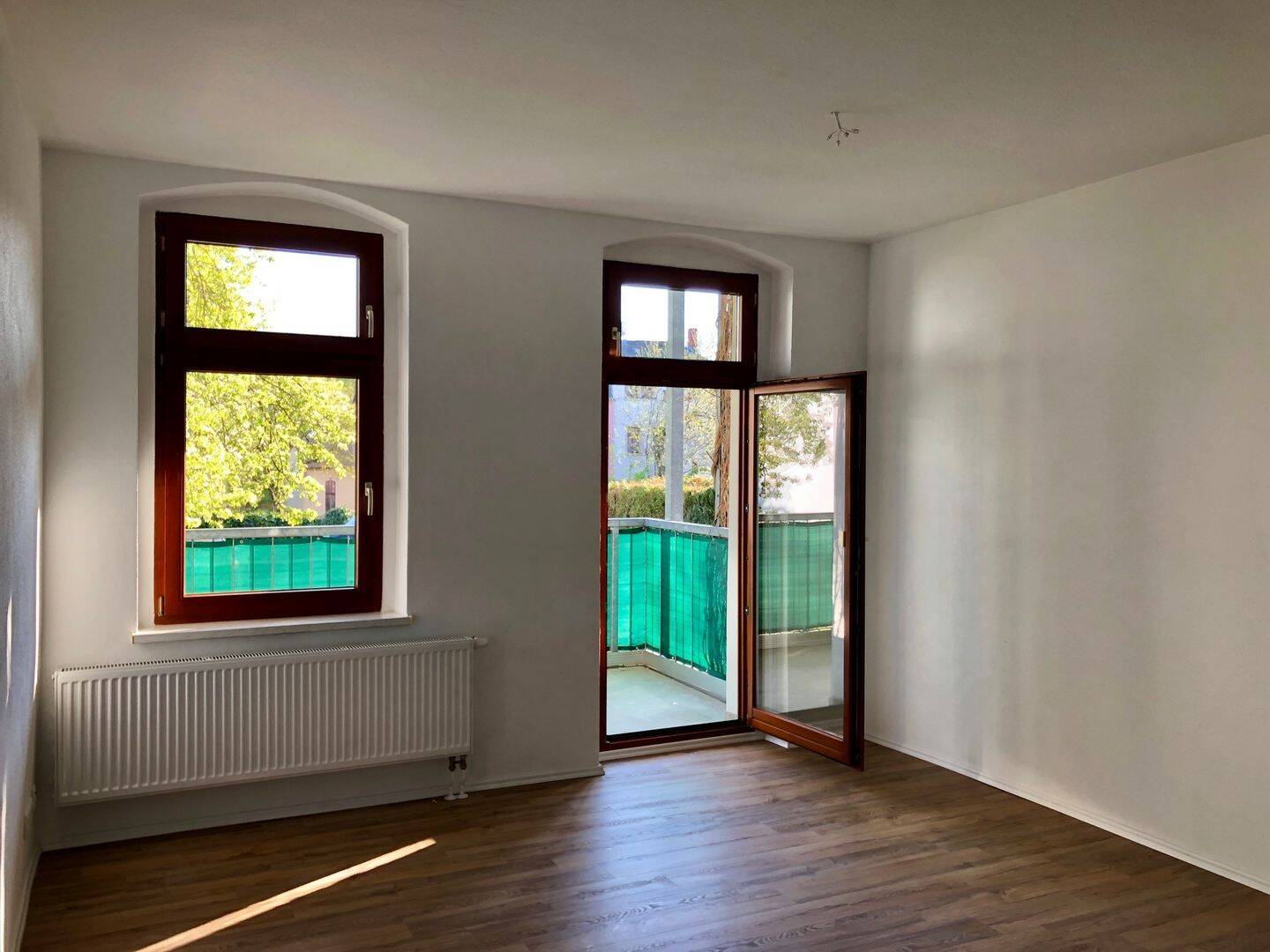 Frisch renovierte und modern ausgestattete 3-Zimmer- Wohnung mit großem Balkon und Stellplatz – Chemnitz – Vorschaubild 3