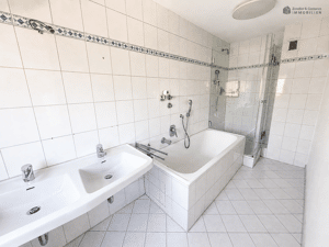 HELLE 3-ZI.-DG-WHG.: Balkon * ca. 85 qm * TL-Bad + sep. Wc * S-Luginsland (max. 2 Pers.) * ab sofort – 70327 Stuttgart – Vorschaubild 8