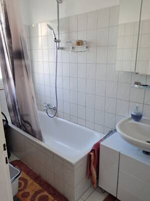 Gepflegte 4-Zimmer-Wohnung mit Balkon in Paderborn/Schloß Neuhaus, provisionsfrei – 33104 Paderborn – Vorschaubild 6
