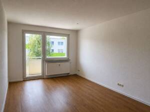 Für Sie frisch renoviert: Jetzt schnell sein! Helle 3-Raum-Wohnung mit Balkon – 7552 Gera – Vorschaubild 3