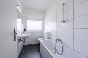 Viel Platz für Ihre Zukunft: Lichtdurchflutete 5-Zimmer-Wohnung mit zwei Loggien und eigener Garage – 44329 Dortmund – Vorschaubild 7