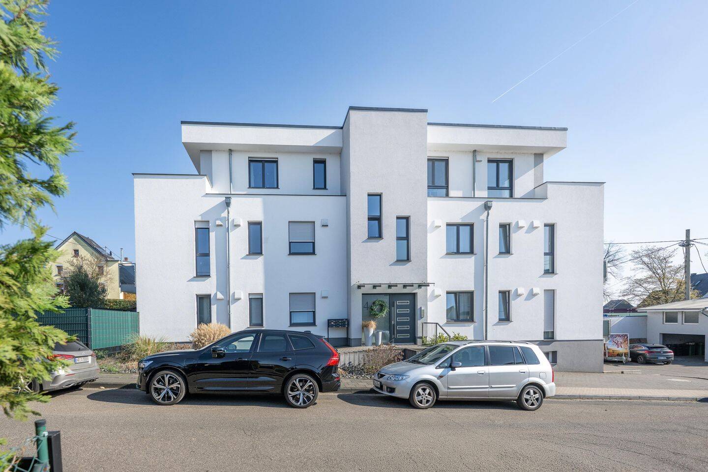 Exklusive Kapitalanlage: Modernes Mehrfamilienhaus mit freiem Penthouse in Heimbach-Weis! – Neuwied – Bild 1 von 9