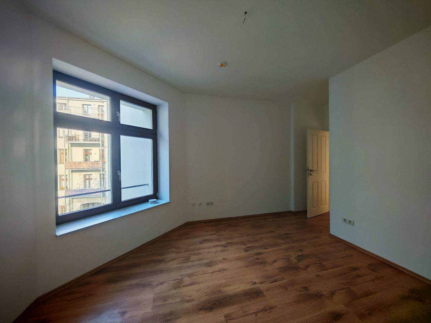 Charmante 3-Zimmer-Wohnung mit Dachterrasse, offener Wohnküche und besonderem Loft-Charakter in Magdeburg-Sudenburg – Magdeburg – Vorschaubild 5