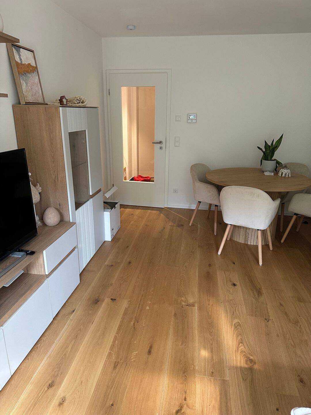 Top sanierte Wohnung mit Blick ins Grüne – München – Vorschaubild 3