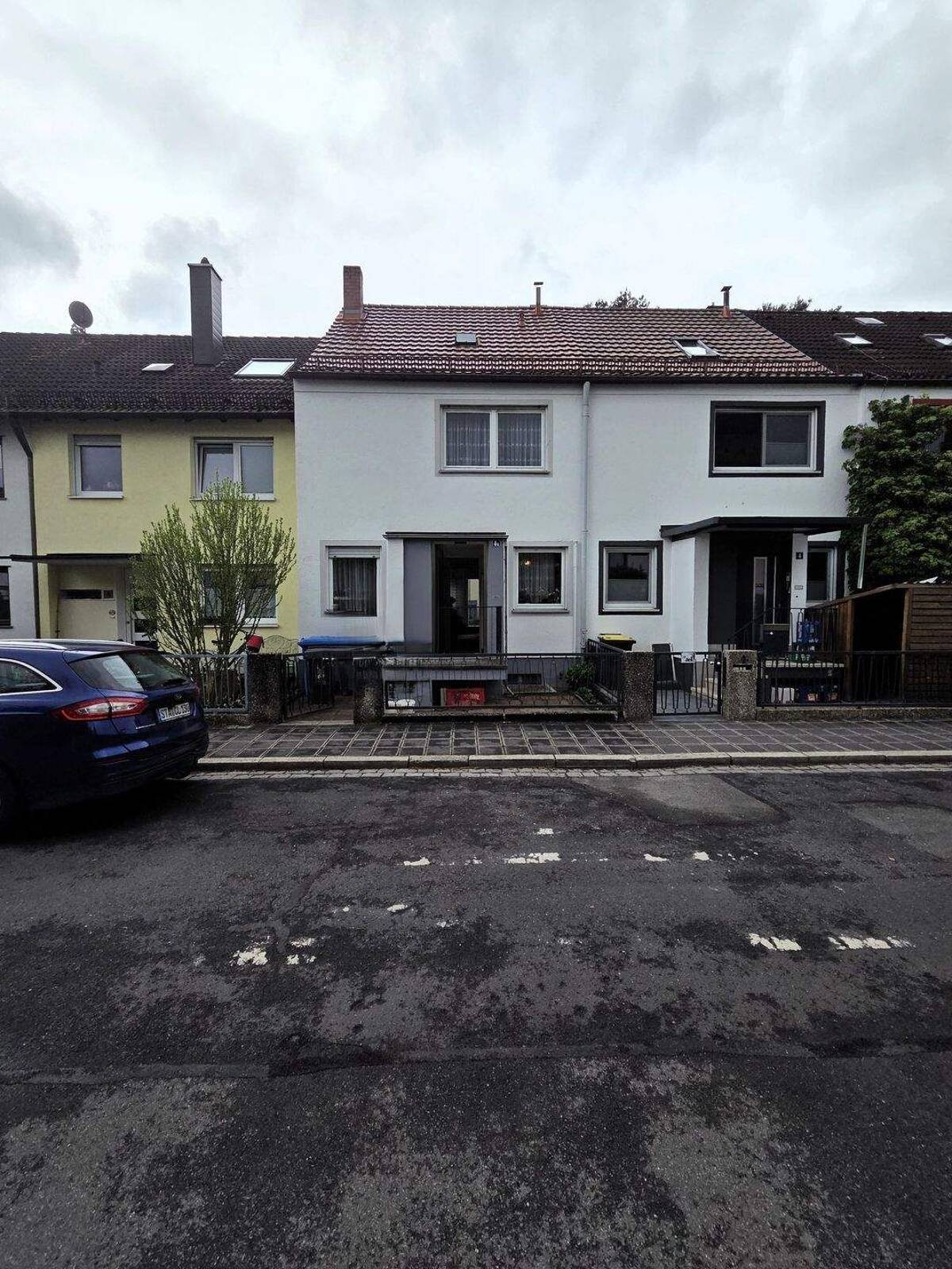 Charmantes Reihenmittelhaus in gefragter Lage verwirklichen Sie Ihre Wohnideen – 90475 Nürnberg – Bild 1 von 9