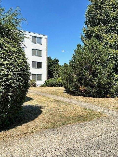 Zeitlos gut – 4-Zimmer-Wohnung mit neuen Fenstern in Nürnberg-Laufamholz – Nürnberg – Vorschaubild 6