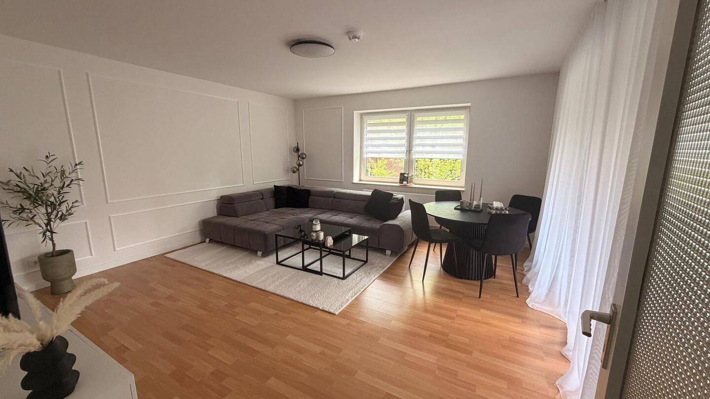 Gepflegte vermietete 2-Zimmer-Wohnung mit modernisiertem Bad, Balkon & Tiefgarage – Hamburg-Wandsbek
