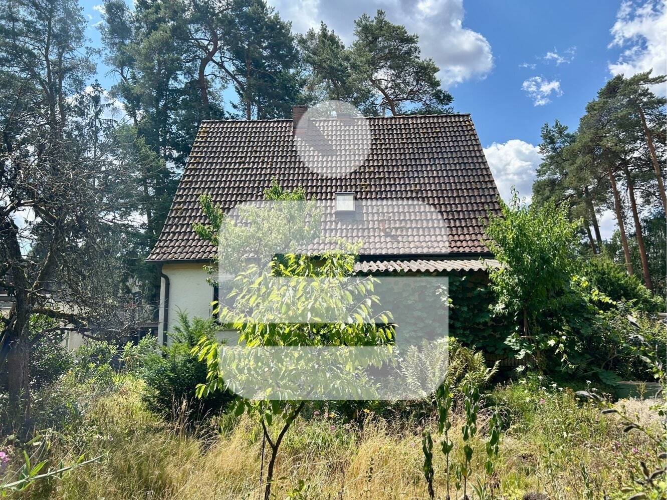 Interessante Immobilie mit mehreren Möglichkeiten...EFH mit großem Grund in ER-Dechsendorf