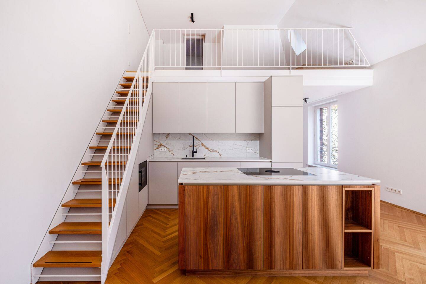 Stilvolle Galeriewohnung mit modernem Großstadtflair in der Spandauer Vorstadt – Berlin – Vorschaubild 4