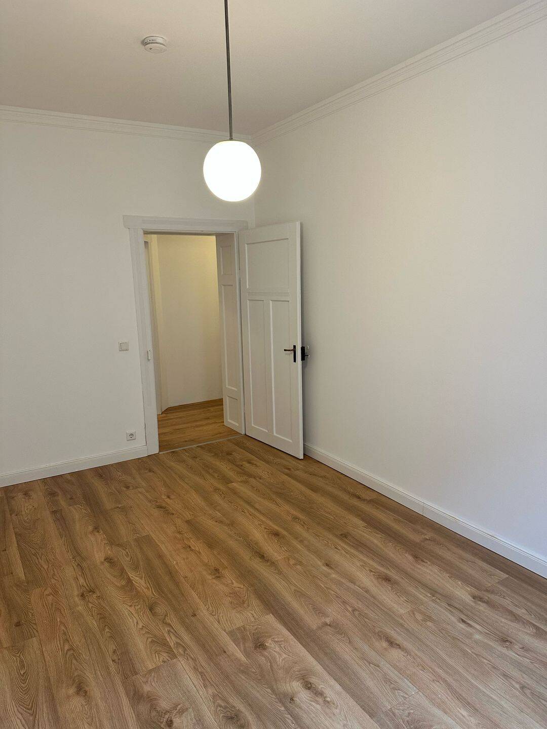 „Stilvolle 2,5 Zimmer-Altbauwohnung mit Einbauküche & Balkon in sehr guter Lage“ – Nürnberg – Vorschaubild 7