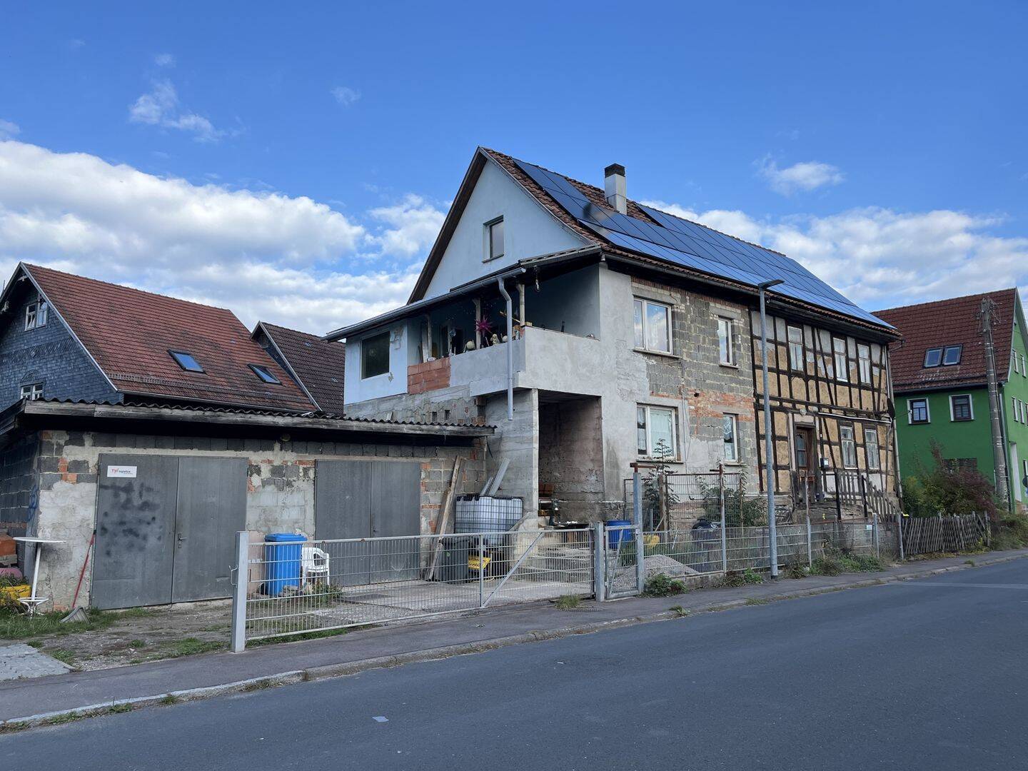 Großzügiges Einfamilienhaus mit Scheune, Doppelgarage und großem Garten -Platz für Familie und Natur – Hildburghausen – Bild 1 von 3
