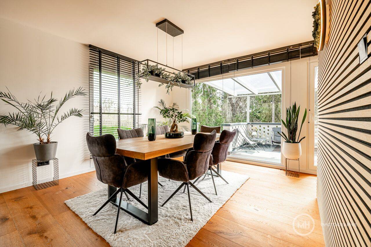 MANNELLA *Designorientiertes Wohnen mit Weitblick* exklusiv saniertes Einfamilienhaus – Hennef (Sieg) – Bild 1 von 9
