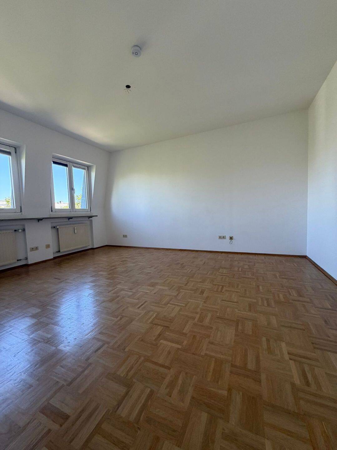 Helle 2,5-Zimmer DG-Wohnung mit Terrasse in München-Bogenhausen – München – Vorschaubild 9