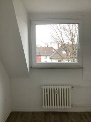 Schöne 3-Zimmerwohnung mit Vinylboden und Wannenbad im Dachgeschoss – 47259 Duisburg – Vorschaubild 7