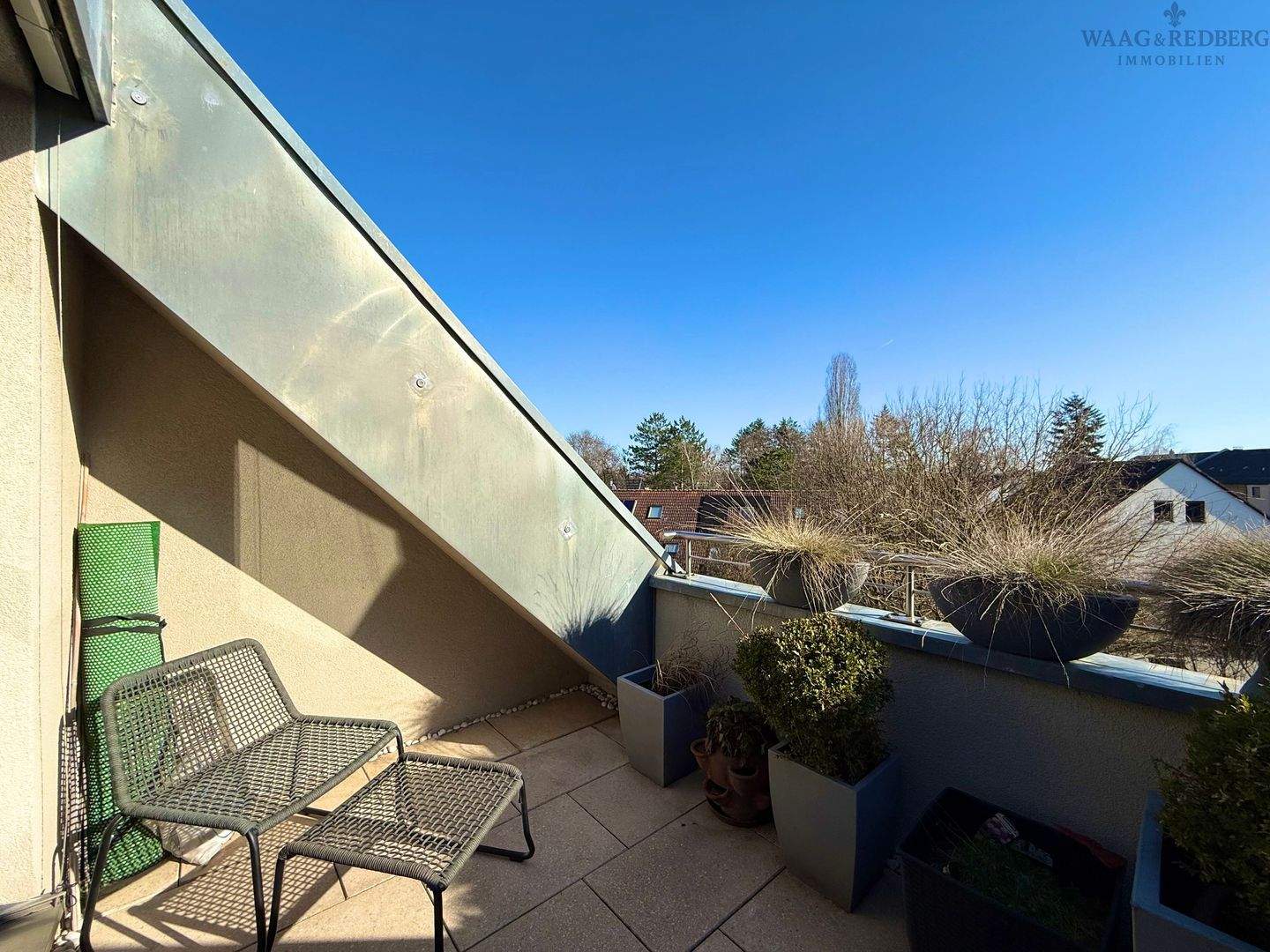 Provisionsfrei! Großzügige 4,5-Zi. Maisonette mit Loggia & Dachterrasse in ruhiger Lage von Nürnberg – Nürnberg – Bild 1 von 9