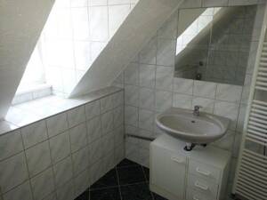 Top-Anbindung & WG-geeignet: Helle 2.5-Zi-DG-Wohnung mit EBK in Stgt-Bad Cannstatt – 70372 Stuttgart – Vorschaubild 8