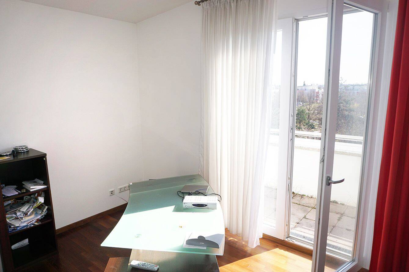 Exklusive 3-Zimmer-DG-Wohnung mit großer Süd-Dachterrasse, EBK, Lift, 2 Bädern und TG in Trudering – München – Vorschaubild 6