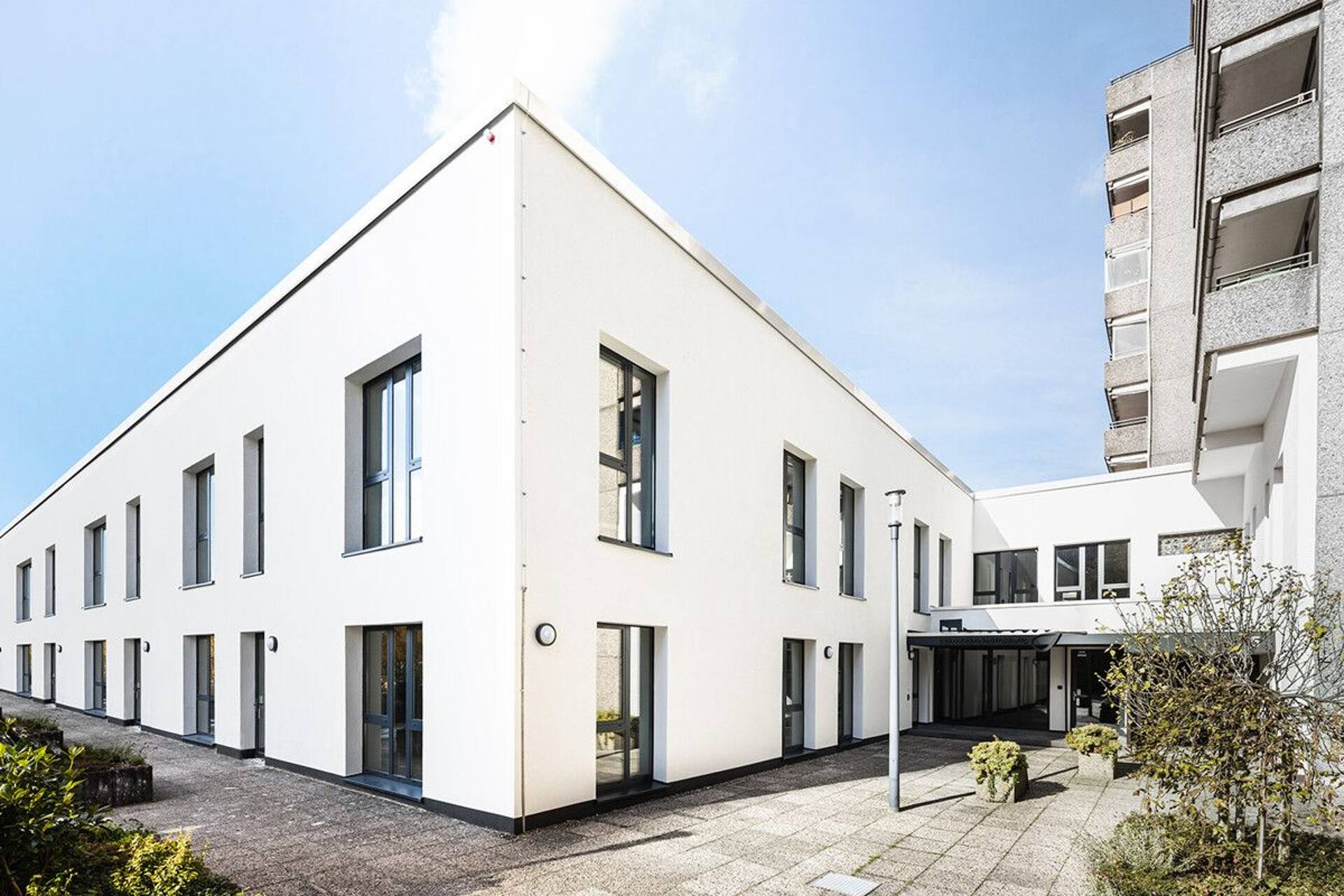 Mehrfamilienhaus in 41460 Neuss mit 1.789 m² kaufen